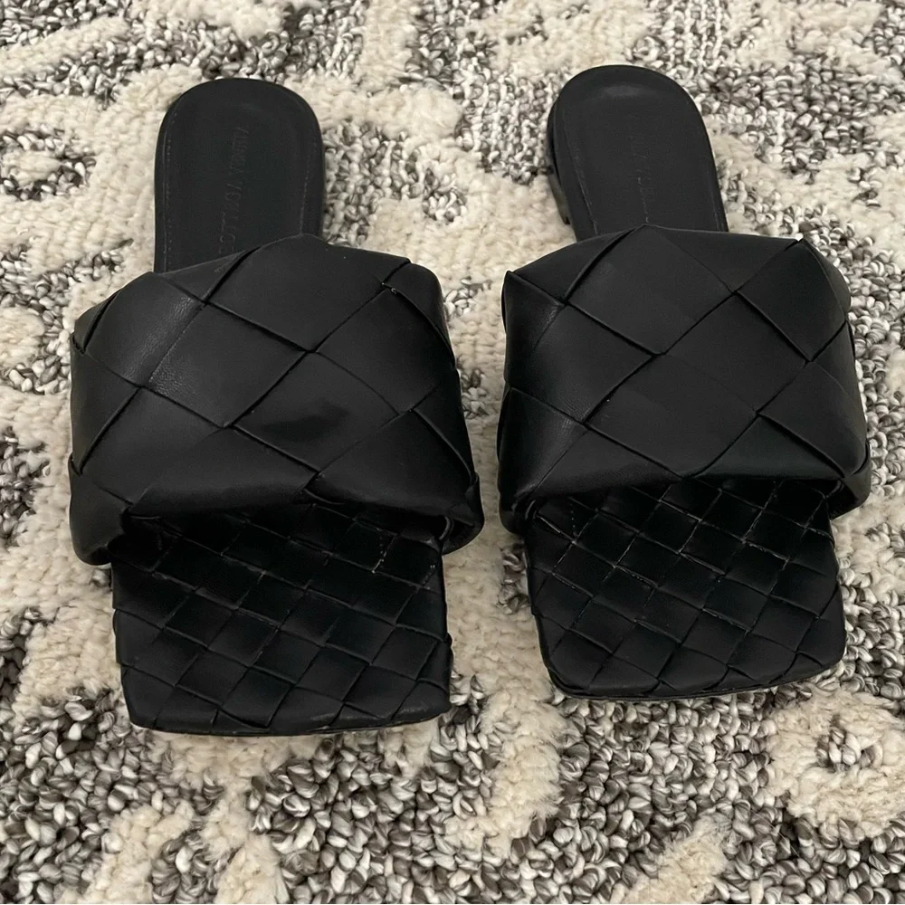SALE - original price > $1100 Black Intreciatto Bottega Venetta Slides - Picture 1 of 8